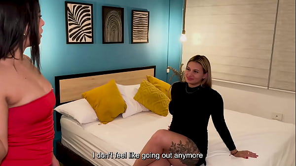 MILF Rubia Colombiana y su mejor amiga Venezolana tiene sexo lesico antes de la fiesta, orgasmo real! Kylei Ellish y Karen Sleent